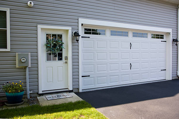24/7 Emergency Garage Door Panel Replacement experts in Freeland, MI